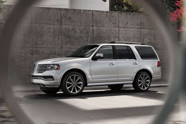 The Exterior of the 2017 Lincoln Navigator