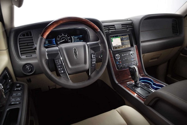 Interior of the 2017 Navigator