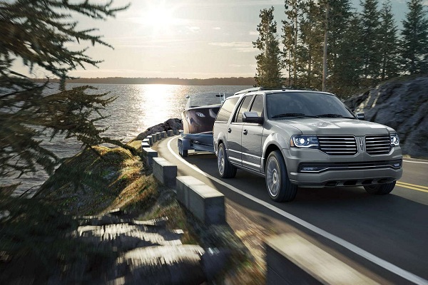 Performance and Engine Specifications of the Lincoln Navigator