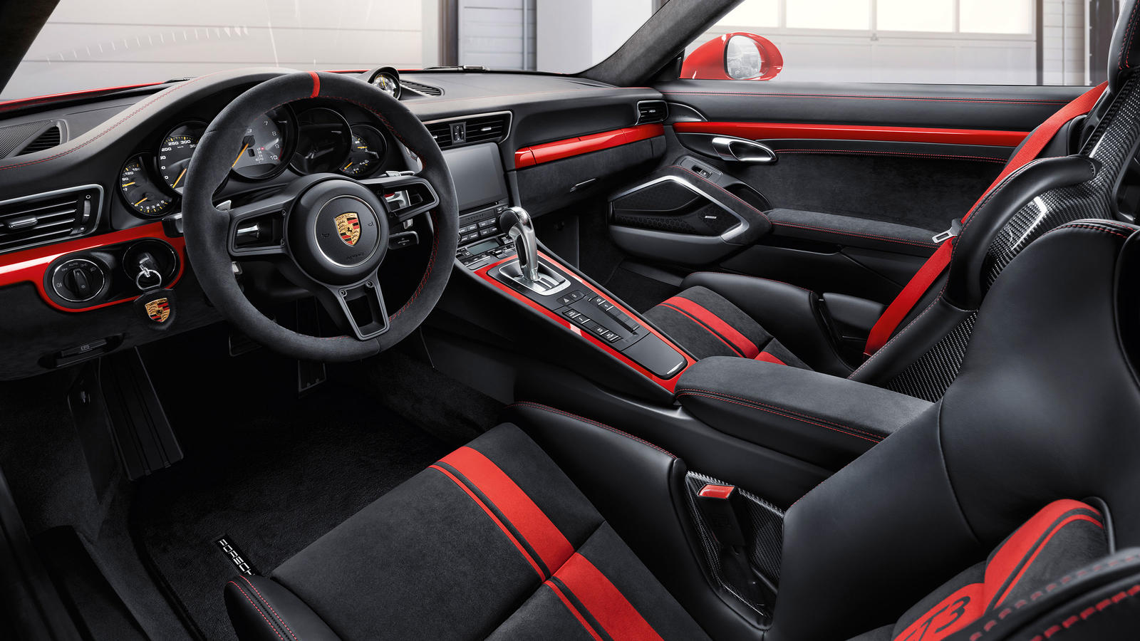 Interior Design of the 2018 Porsche 911 GT3
