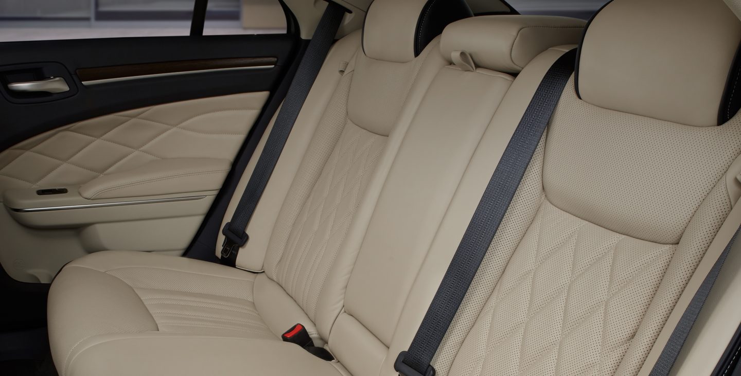 Interior Design Of The 2018 Chrysler 300c Buymyluxurycar Com